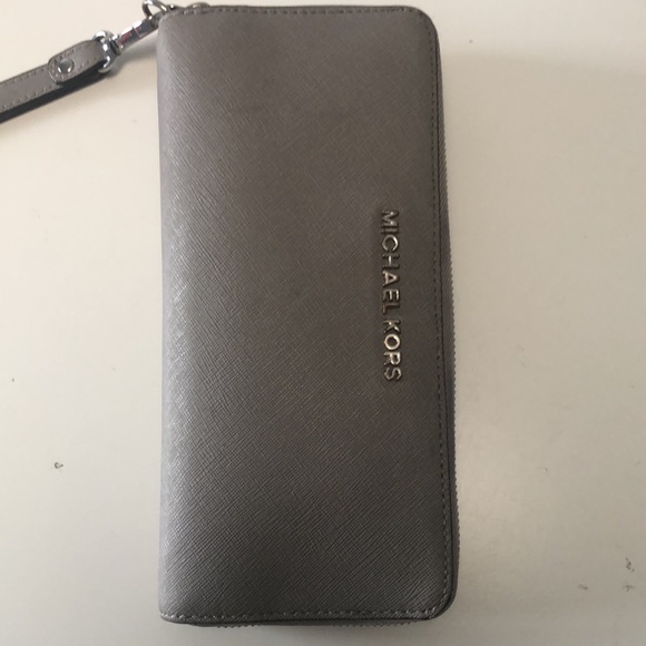 Michael Kors Jet Set Travel Large Saffiano Leather Zip Wallet Wristlet - Picture 4 of 13